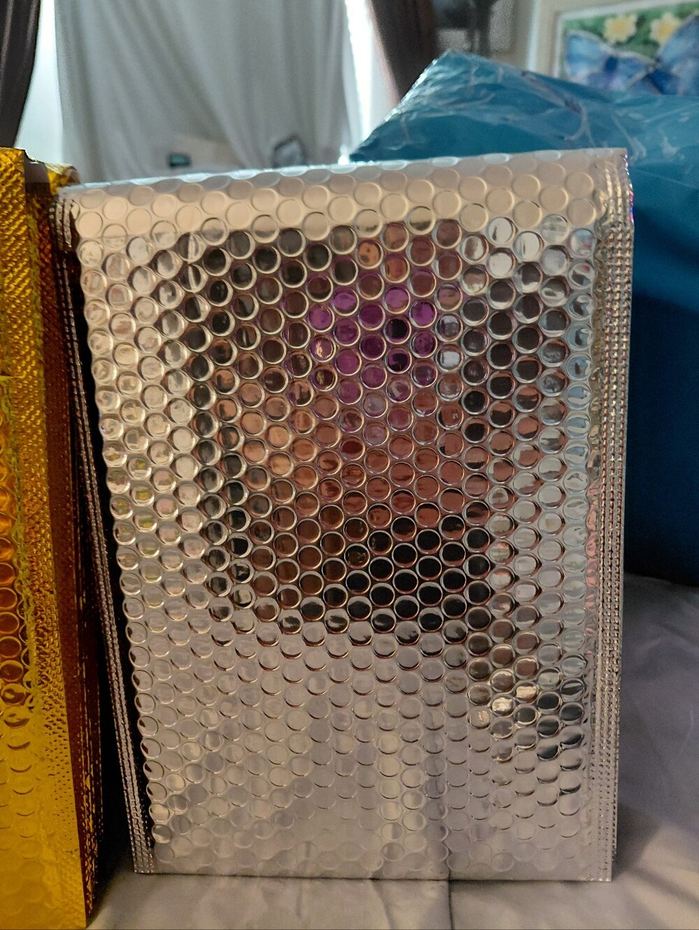 15ct. Metallic Shinny Bubble Mailer Mix -Hot Pink, Gold, Silver 8.5x12 and 8x11 - Picture 7 of 7